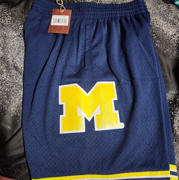 MITCHELL & NESS NCAA ROAD SHORTS MICHIGAN WOLVERINES 1991